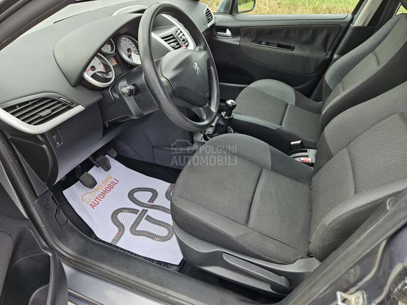 Peugeot 207 8.V P.E.U.G.E.O.T