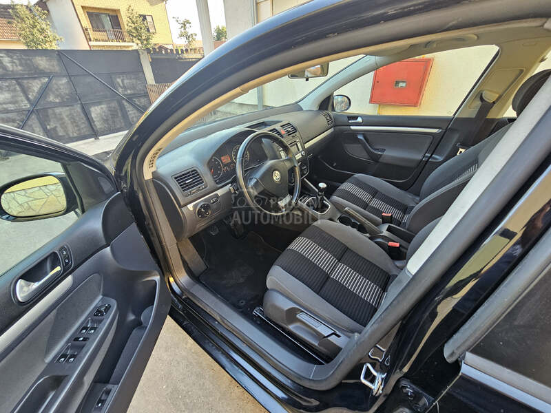 Volkswagen Golf 5 r.eg g.od 1.64000
