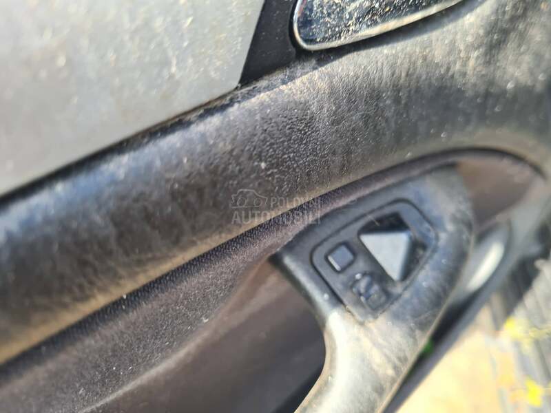 BMW 318 2002. god. -  kompletan auto u delovima