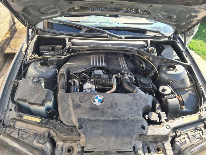 BMW 318 2002. god. -  kompletan auto u delovima