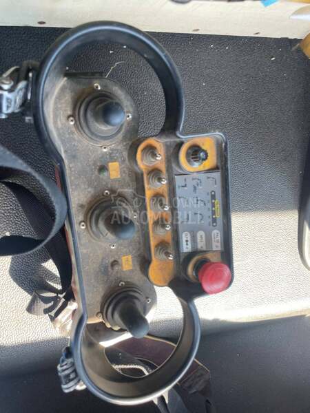 MAN 10.220 sa kranom