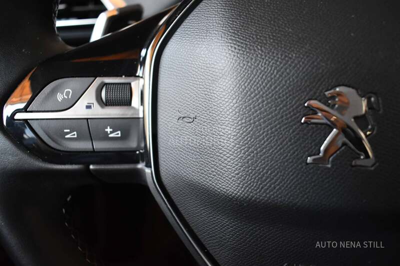 Peugeot 3008 1.2 Allure AT