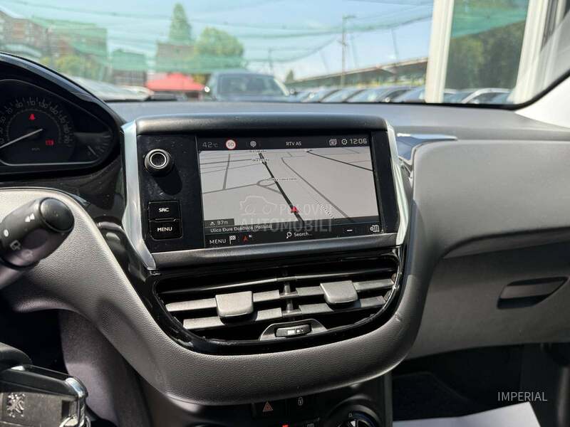 Peugeot 208 1.2 B