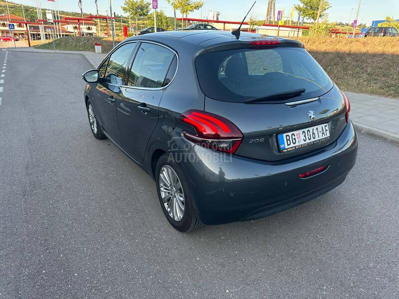 Peugeot 208 