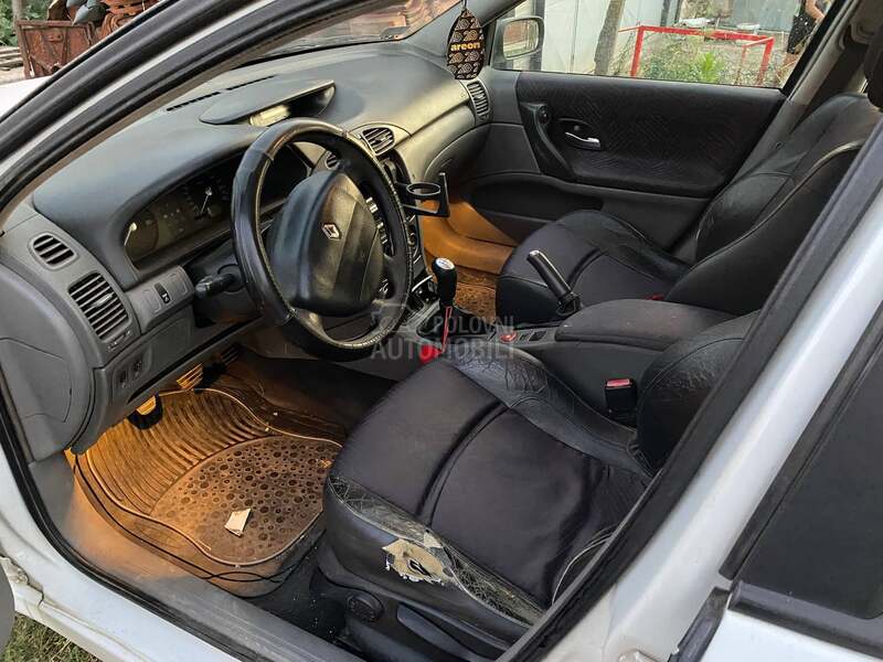 Renault Laguna 