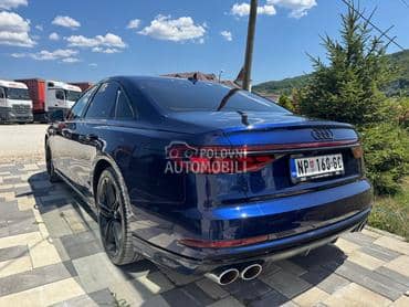 Audi S8 