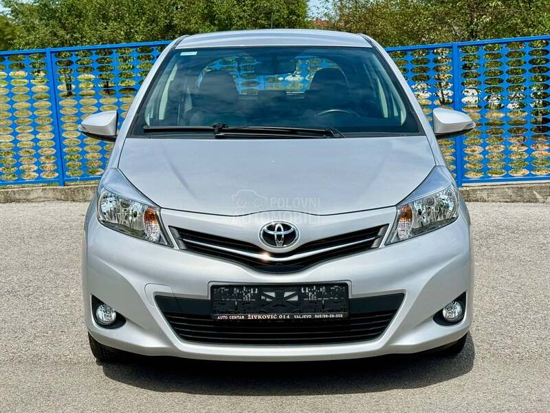 Toyota Yaris 1.0/FABRIČKO STANJE