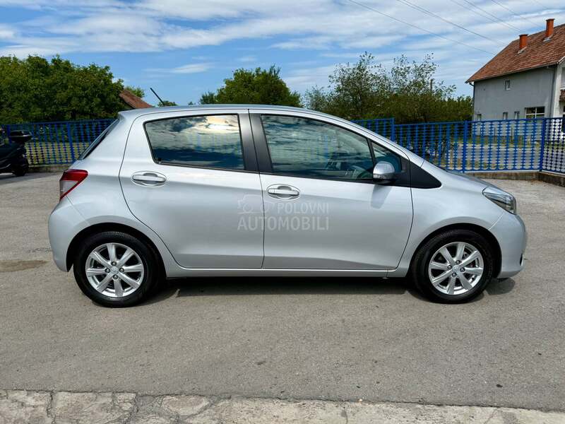 Toyota Yaris 1.0/FABRIČKO STANJE