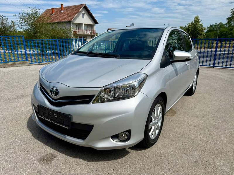 Toyota Yaris 1.0/FABRIČKO STANJE