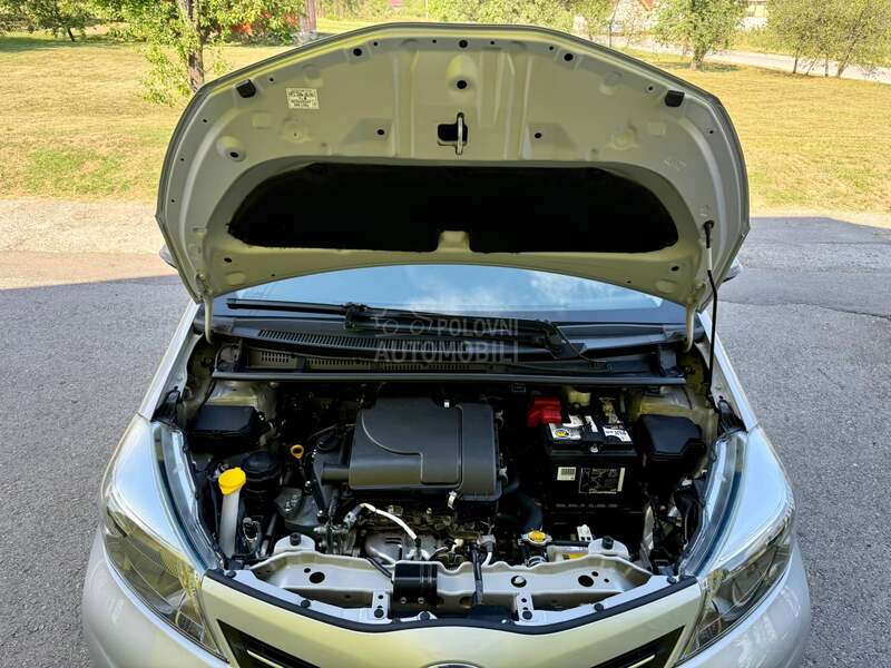 Toyota Yaris 1.0/FABRIČKO STANJE
