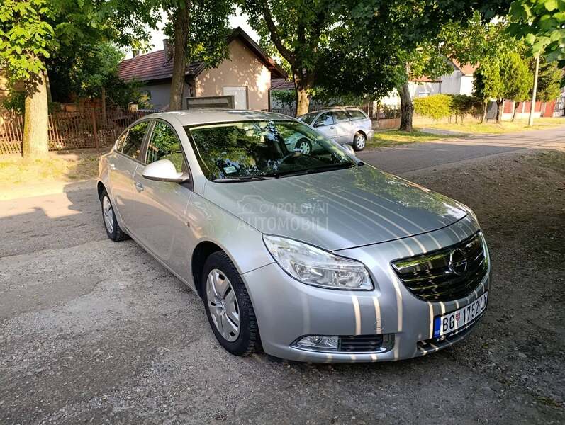 Opel Insignia 1.8 B