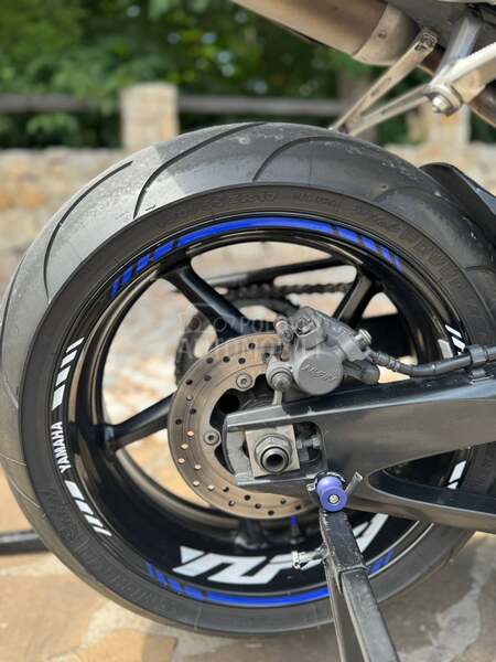 Yamaha r1