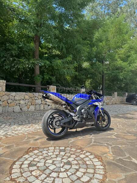 Yamaha r1