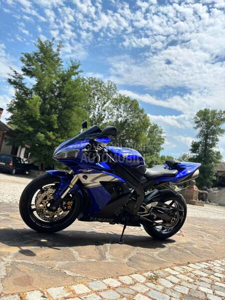 Yamaha r1