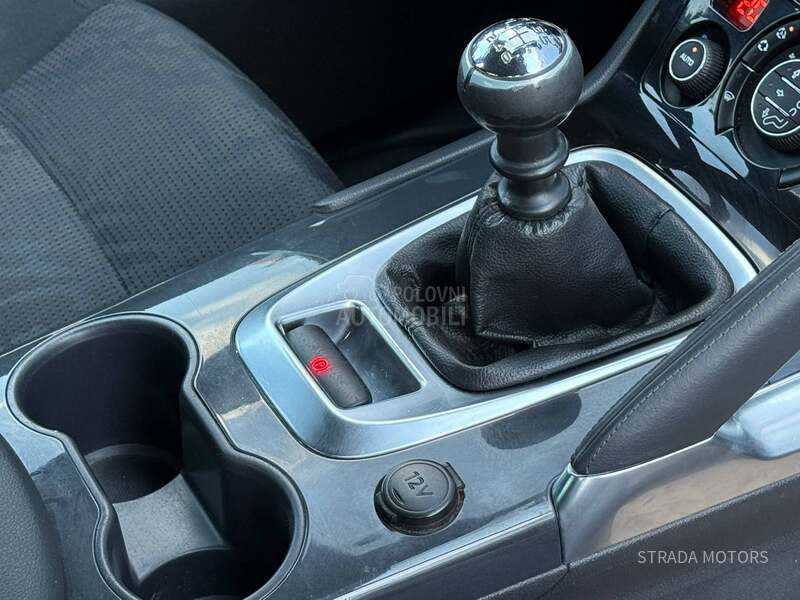 Peugeot 3008 1.6 E HDI NAVY