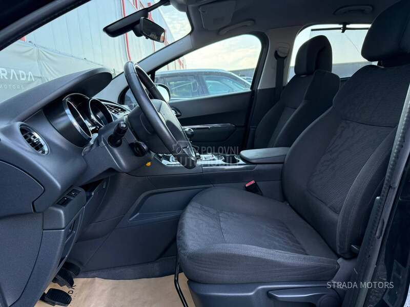 Peugeot 3008 1.6 E HDI NAVY