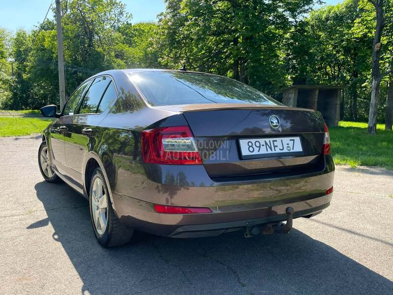 Škoda Octavia 1.6tdi kož nawi senz
