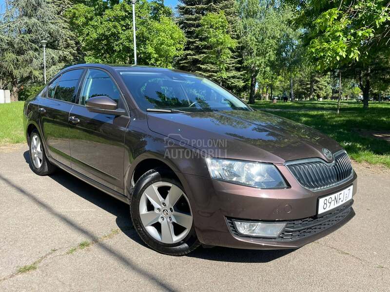Škoda Octavia 1.6tdi kož nawi senz