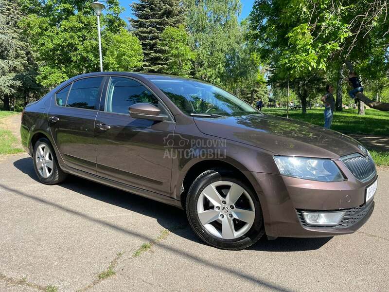 Škoda Octavia 1.6tdi kož nawi senz