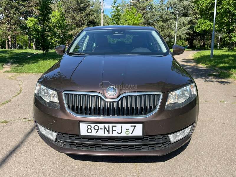 Škoda Octavia 1.6tdi kož nawi senz