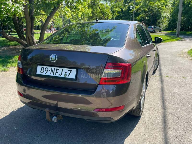 Škoda Octavia 1.6tdi kož nawi senz