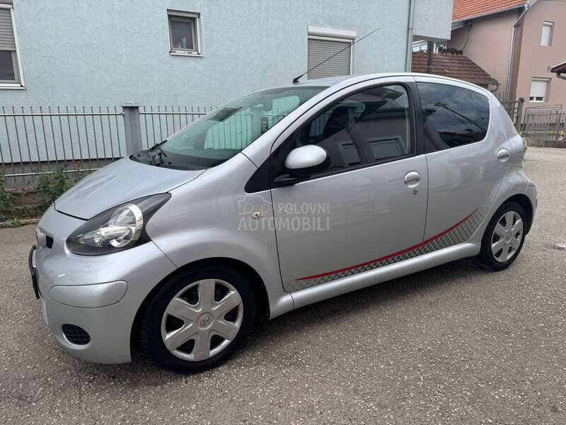 Toyota Aygo 1.0 COOL BLUE NOV CH