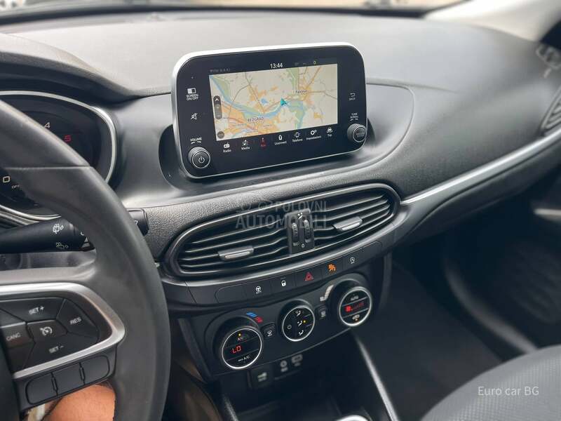 Fiat Tipo L E D  N A V I