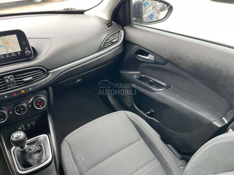 Fiat Tipo L E D  N A V I