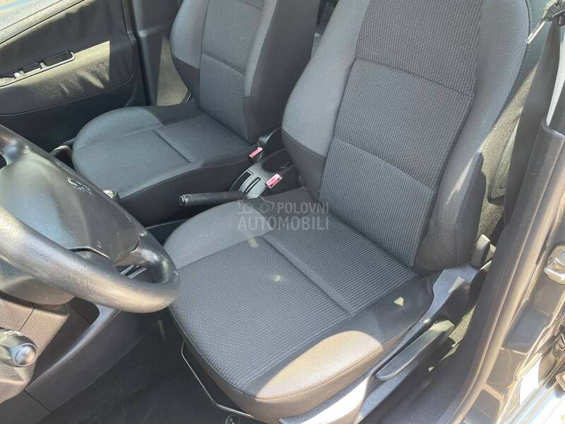 Peugeot 207 1.6hdi 2011 137.ooo