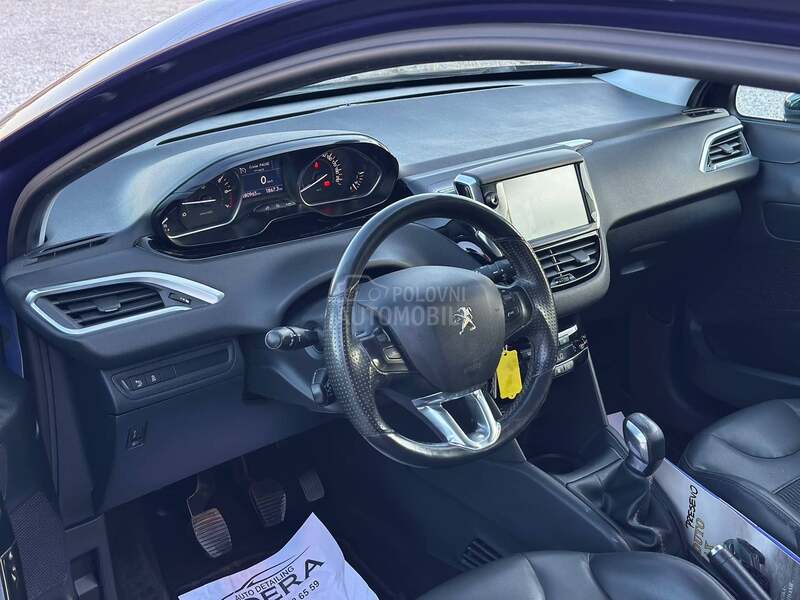 Peugeot 208 iz CH