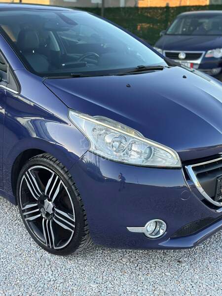 Peugeot 208 iz CH