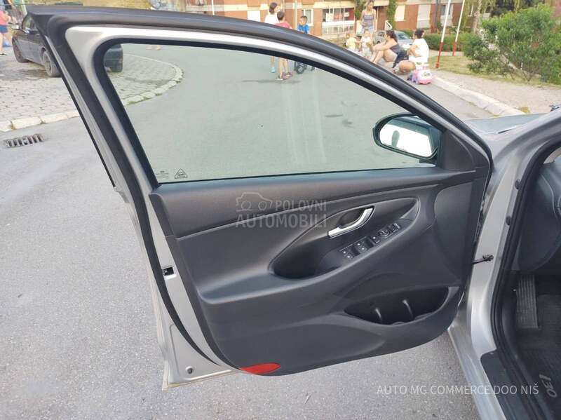 Hyundai i30 1.4 PREMIUM