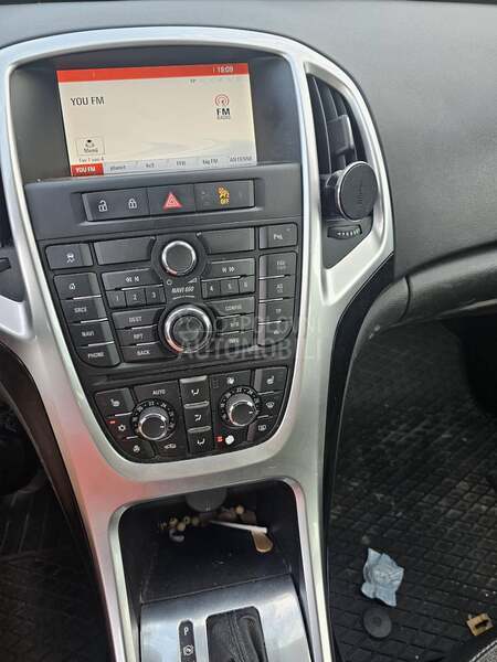 Opel Astra J 