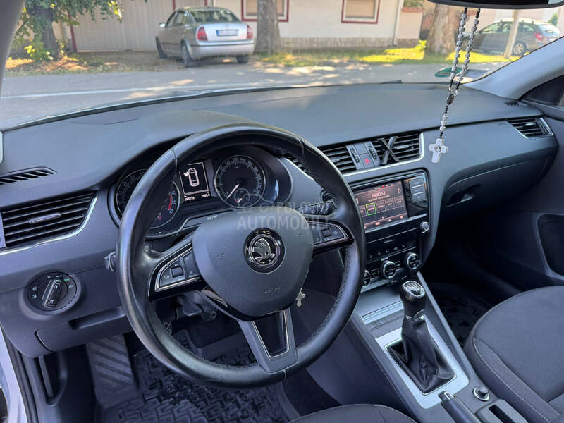 Škoda Octavia Media/Led