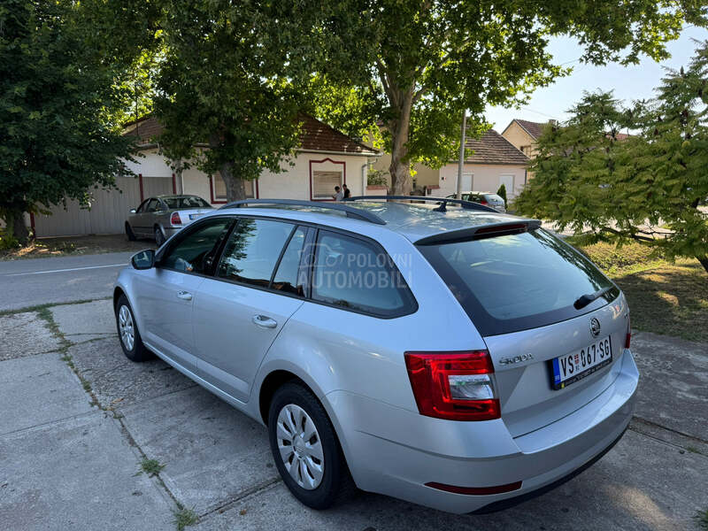 Škoda Octavia Media/Led