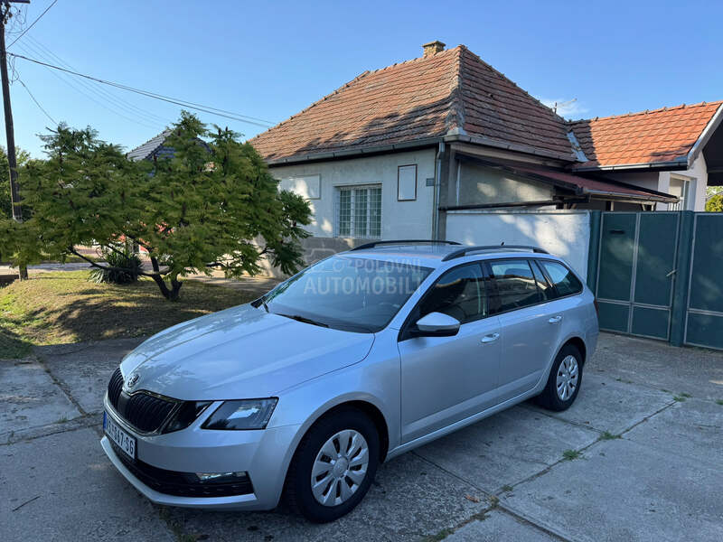Škoda Octavia Media/Led