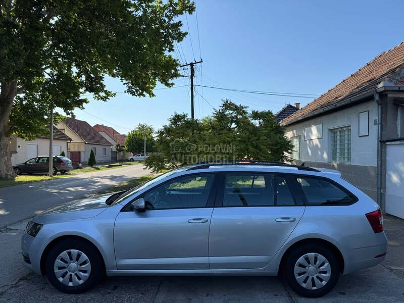 Škoda Octavia Media/Led