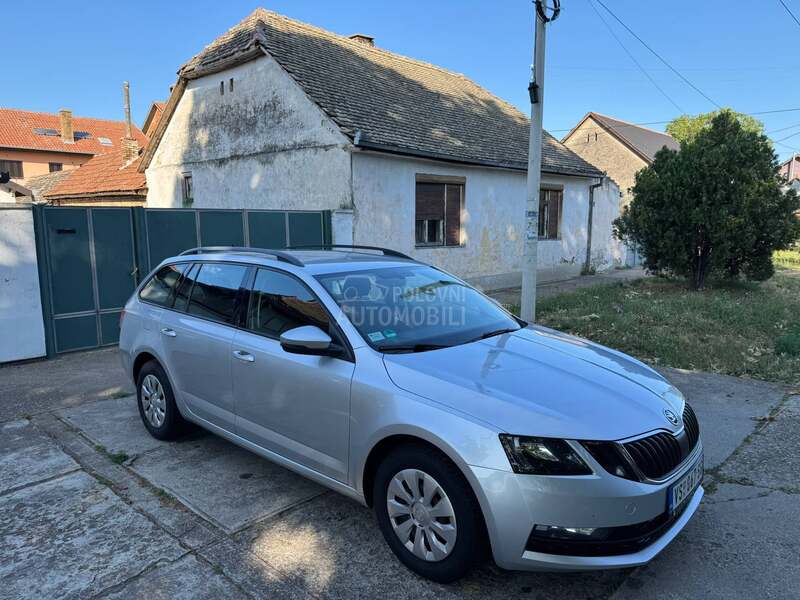 Škoda Octavia Media/Led