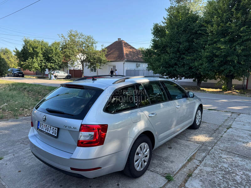 Škoda Octavia Media/Led