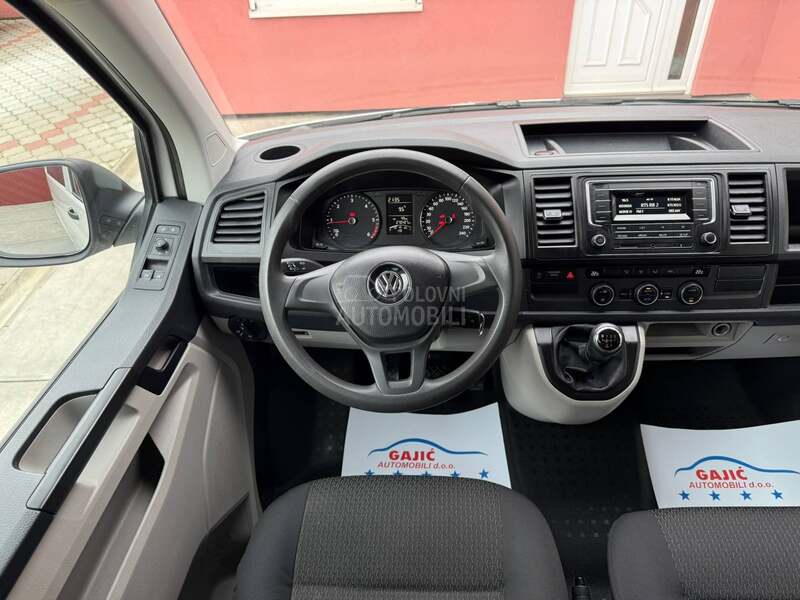 Volkswagen Transporter T6 2.0TDI CARAVELLE