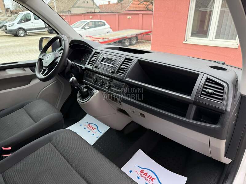 Volkswagen Transporter T6 2.0TDI CARAVELLE
