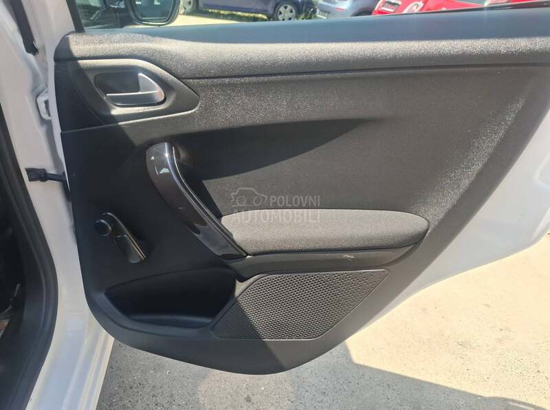 Peugeot 208 1.2