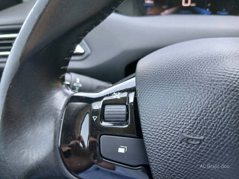 Peugeot 308 1.5 ACTIVE MT6