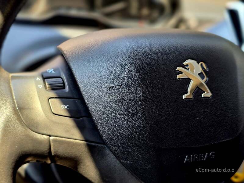 Peugeot 2008 1.2 ACTIVE A/T