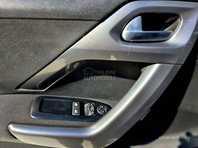 Peugeot 2008 1.2 ACTIVE A/T