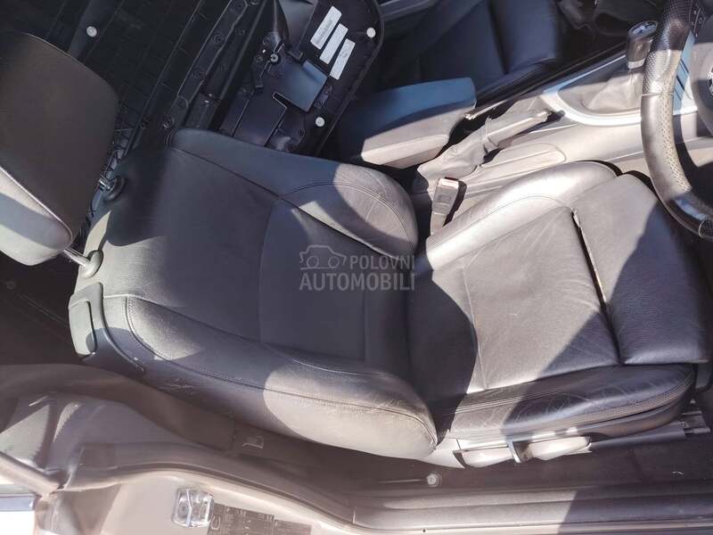 BMW 120 e88 -  kompletan auto u delovima