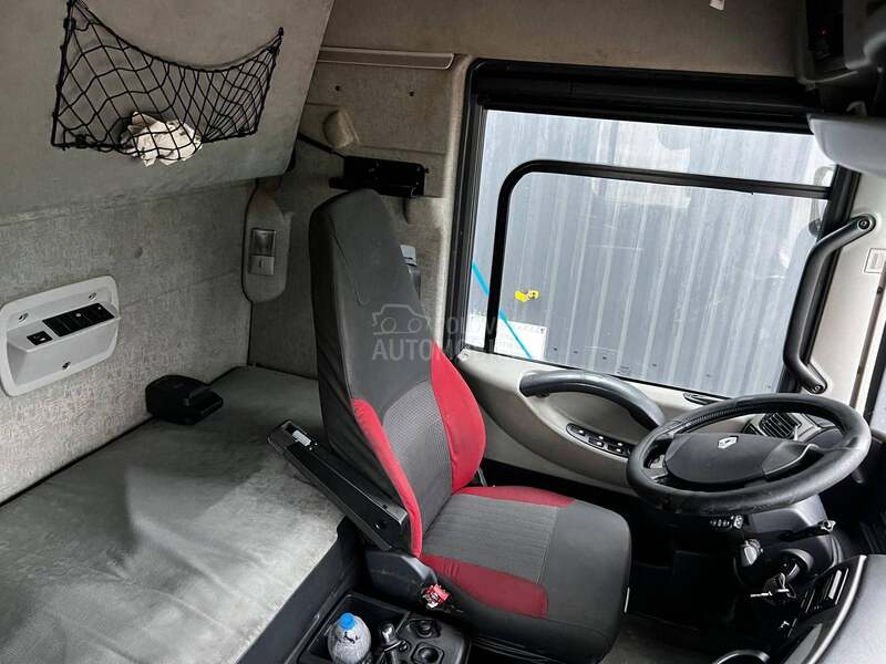 Renault MAGNUM