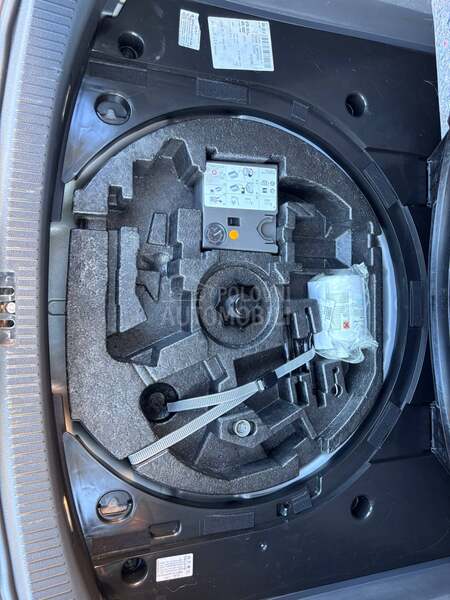 Volkswagen Touran 2.0 TDI NAV