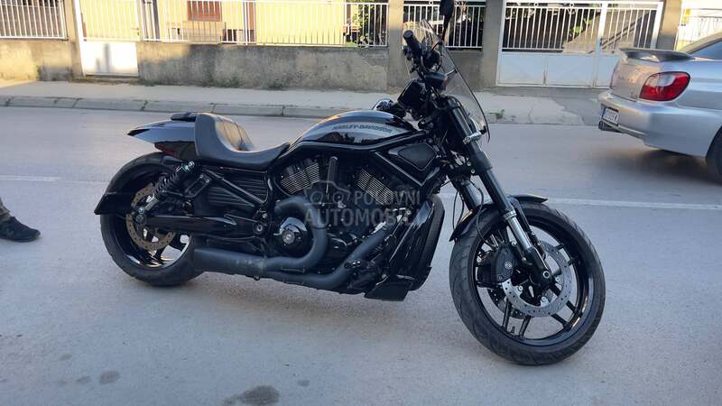 Harley Davidson v road night road