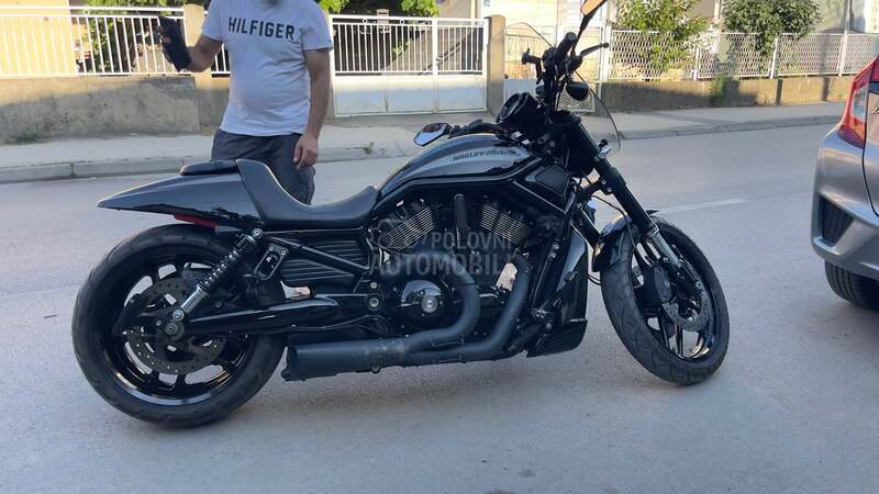 Harley Davidson v road night road